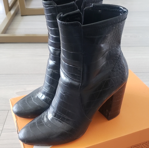 Croc embossed ALDO booties - Picture 1 of 3